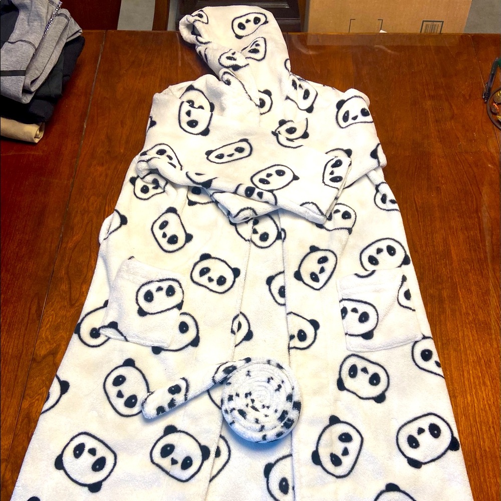 Tucker + Tate robe